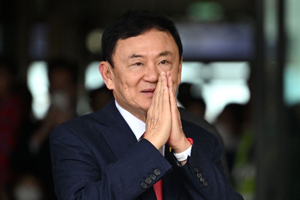 (FILES) Former Thai Prime Minister Thaksin Shinawatra greets his supporters as he returns from self-exile at Bangkok's Don Mueang airport on August 22, 2023. (Photo by Manan VATSYAYANA / AFP)

