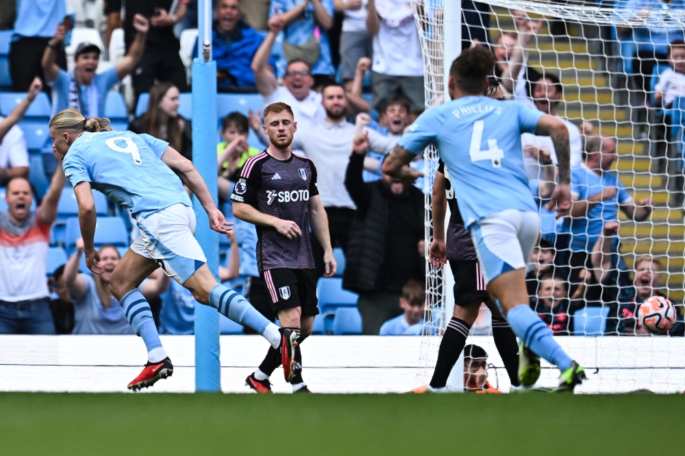 Manchester City's Norwegian striker #09 Erling Haaland celebrates scoring his team fifth goal during the English Premier League football match between Manchester City and Fulham at the Etihad Stadium in Manchester, north west England, on September 2, 2023. (Photo by Oli SCARFF / AFP) 