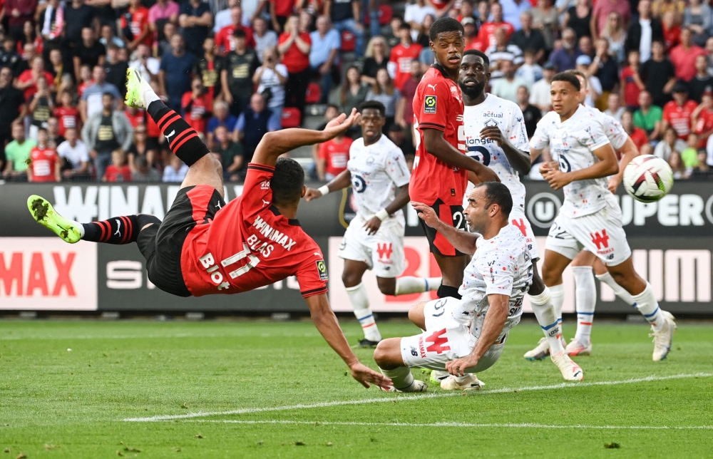 Rennes' French midfielder #11 Ludovic Blas (L) shoots the ball during the French L1 football match between Stade Rennais FC and Lille LOSC at The Roazhon Park Stadium in Rennes, western France on September 16, 2023. (Photo by Sebastien SALOM-GOMIS / AFP)
