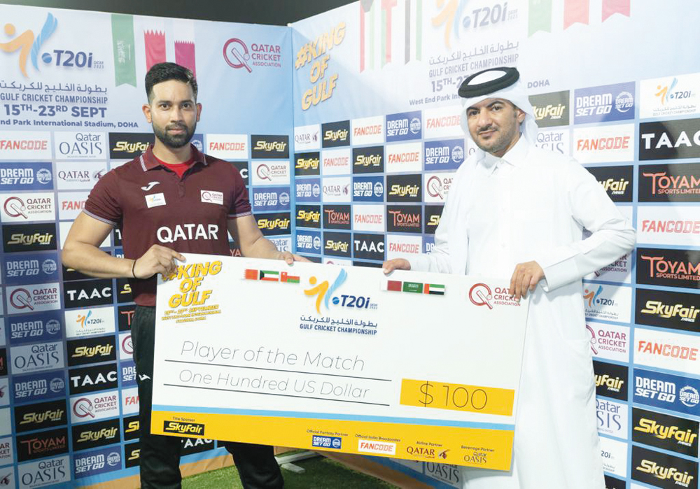 Himanshu Rathod receives man-of-the-match award from Qatar Cricket Association Secretary-General Khalid Saleh Al Rumaihi.