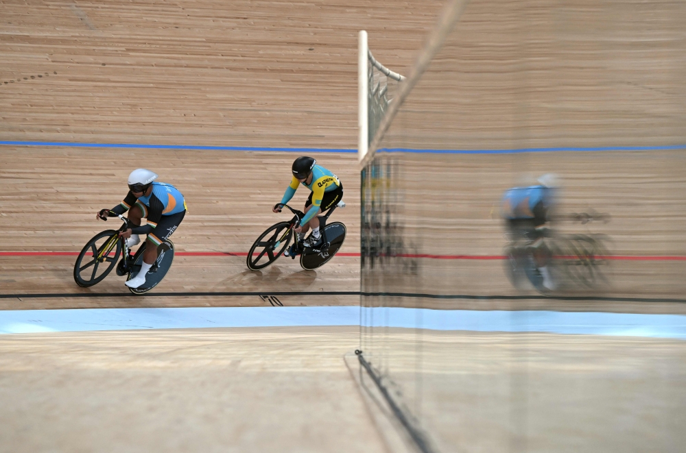 India's David Beckham Elkatohchoongo (L) and Kazakhstan's Sergey Ponomaryov (R) compete in the men's sprint 1/16 finals of the cycling track event during the 2022 Asian Games in Hangzhou in China's eastern Zhejiang province on September 27, 2023. (Photo by Jung Yeon-je / AFP)
