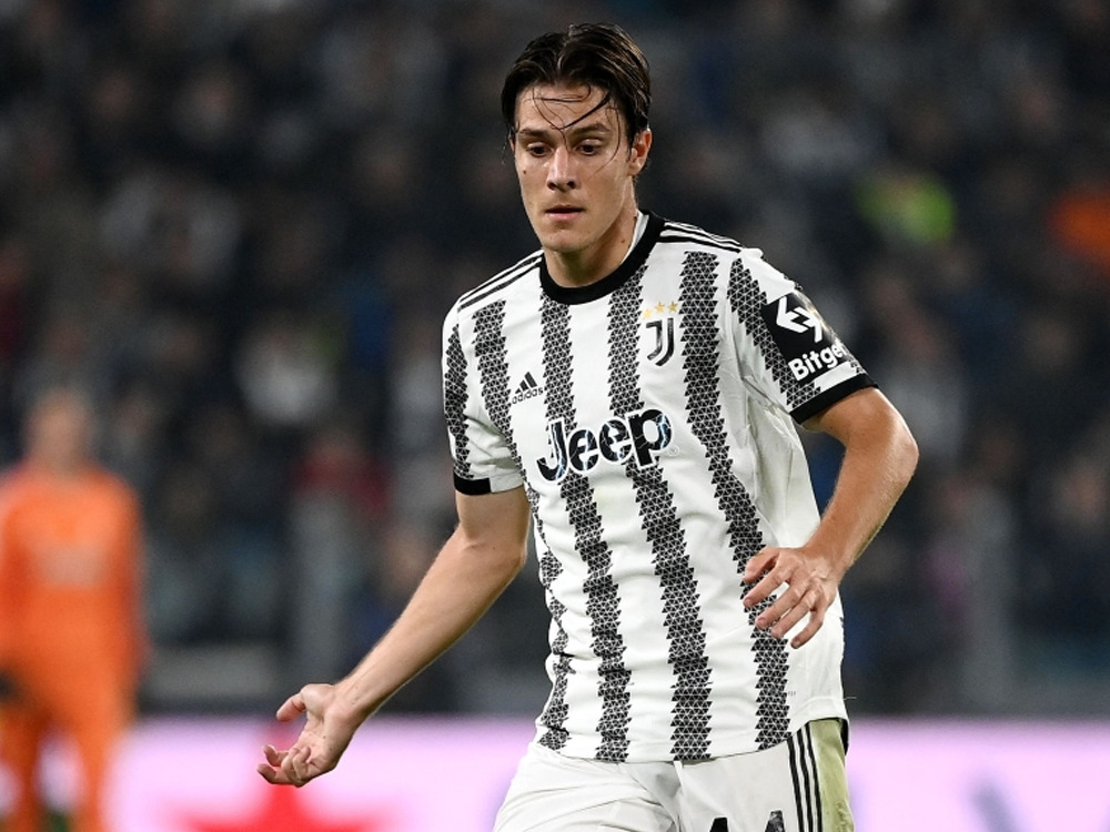 (FILES) Juventus' Italian midfielder Nicolo Fagioli passes the ball during the UEFA Champions League 1st round day 6 group H football match between Juventus Turin and Paris Saint-Germain (PSG) at the Juventus stadium in Turin on November 2, 2022. (Photo by FRANCK FIFE / AFP)
