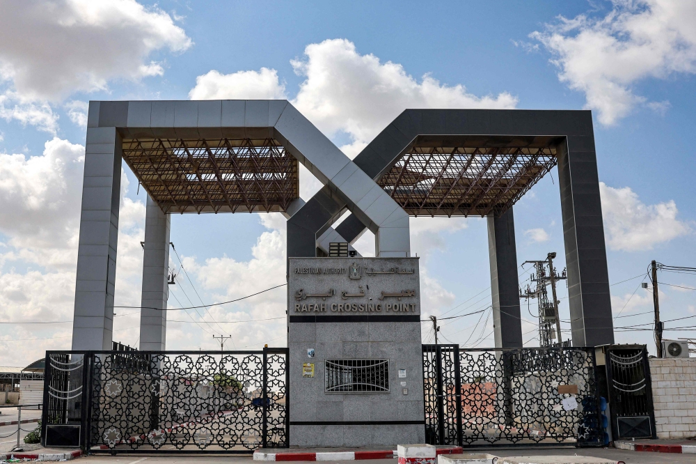 This picture taken on October 19, 2023 shows a view of the gate to the Rafah border crossing with Egypt in the southern Gaza Strip. Photo by MOHAMMED ABED / AFP