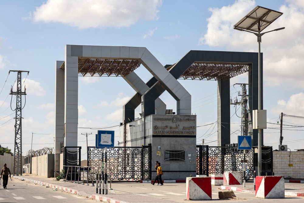 This picture taken on October 20, 2023 shows a view of the gate to the Rafah border crossing with Egypt in the southern Gaza Strip. (Photo by MOHAMMED ABED / AFP)