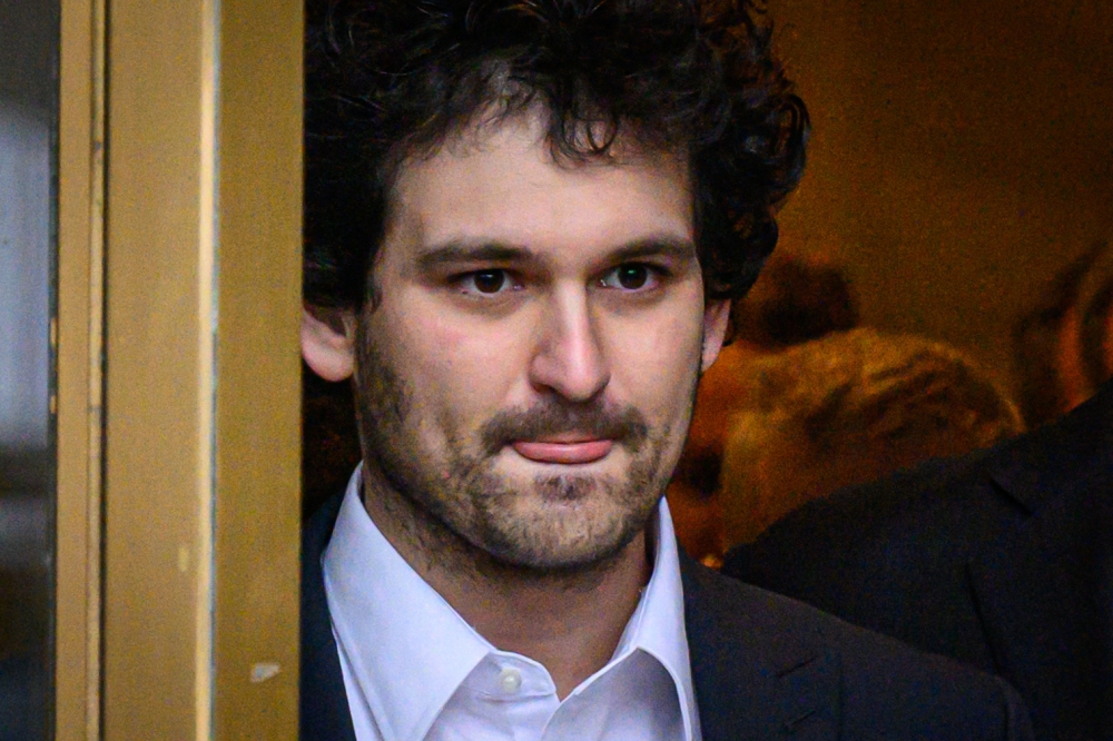 FTX founder Sam Bankman-Fried leaves the courthouse following his arraignment in New York City on December 22, 2022. (Photo by Ed JONES / AFP)
