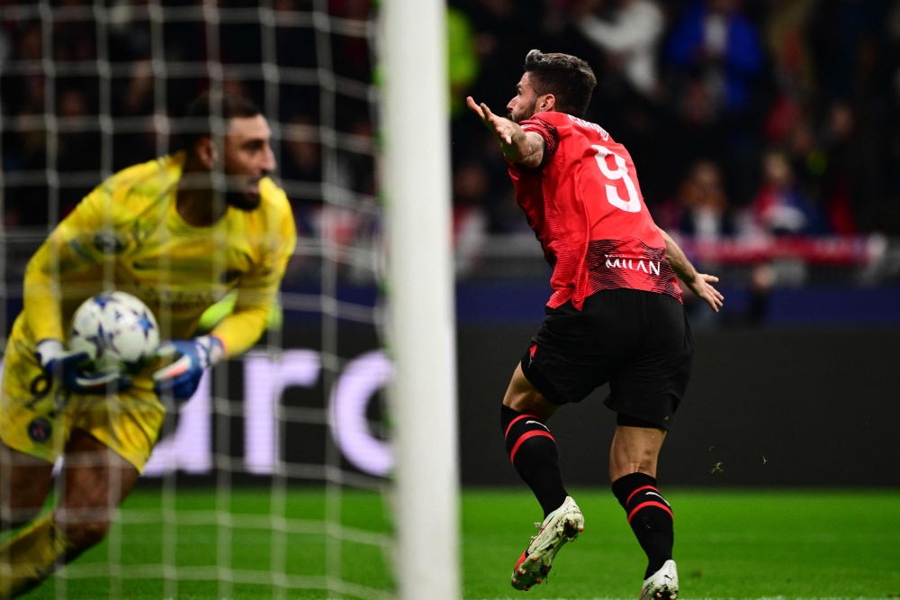 AC Milan's French forward #09 Olivier Giroud celebrates after scoring the team's second goal during the UEFA Champions League 1st round group F football match between AC Milan and Paris Saint-Germain at the San Siro stadium in Milan on November 7, 2023. (Photo by Marco BERTORELLO / AFP)
