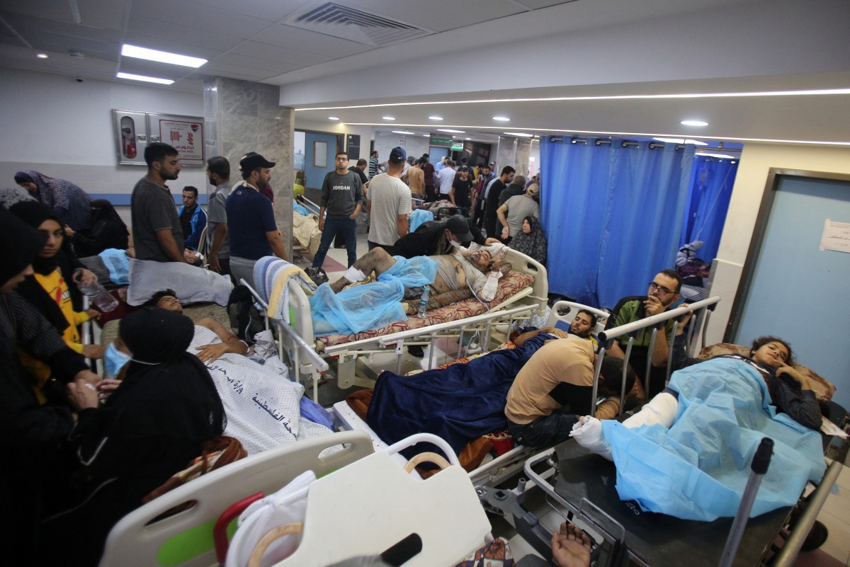Injured people receive medical care at the emergency ward of the Al-Shifa hospital following an Israeli strike, in Gaza City on November 5, 2023. Photo by Bashar TALEB / AFP