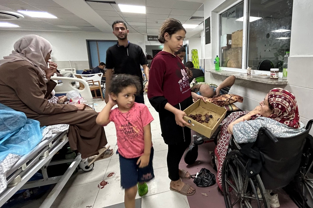 Patients and internally displaced people are pictured at Al-Shifa hospital in Gaza City on November 10, 2023. (Photo by Ismail Zanoun / AFP)