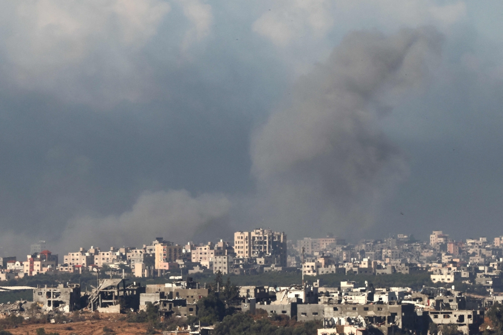 Smoke billowing over the Gaza Strip on November 16, 2023. (Photo by JACK GUEZ / AFP)
