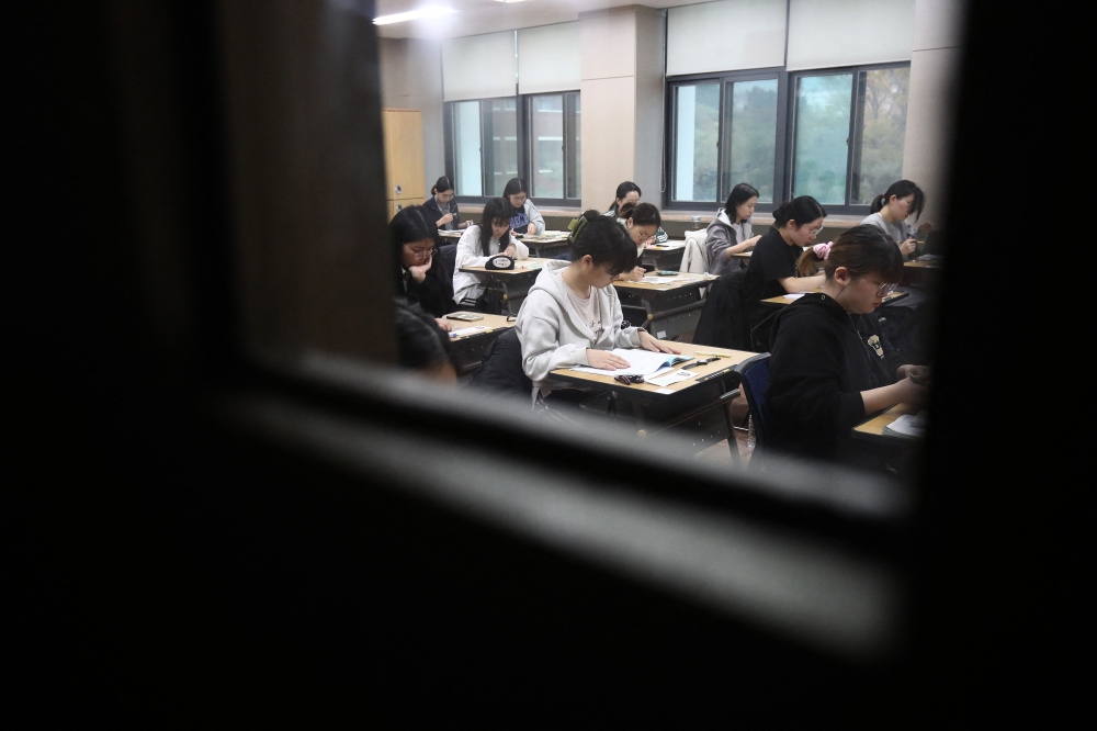 South Korean students wait to take the annual College Scholastic Ability Test, known locally as Suneung, at a school in Seoul on November 16, 2023. Photo by Chung Sung-Jun / POOL / AFP