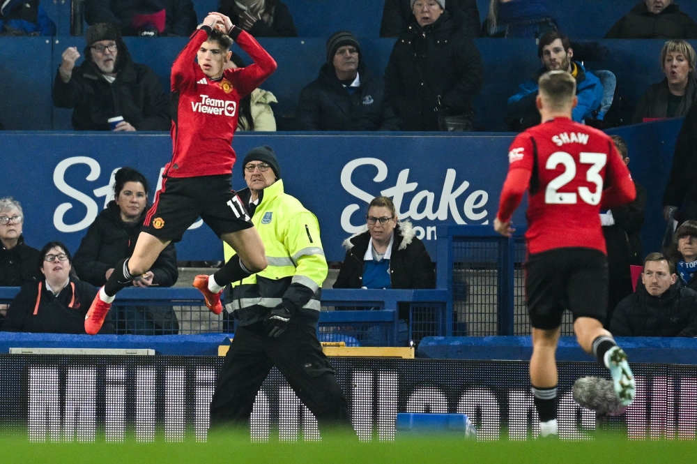 Manchester United's Argentinian midfielder #17 Alejandro Garnacho celebrates scoring his team first goal during the English Premier League football match between Everton and Manchester United at Goodison Park in Liverpool, north west England on November 26, 2023. (Photo by Paul ELLIS / AFP)