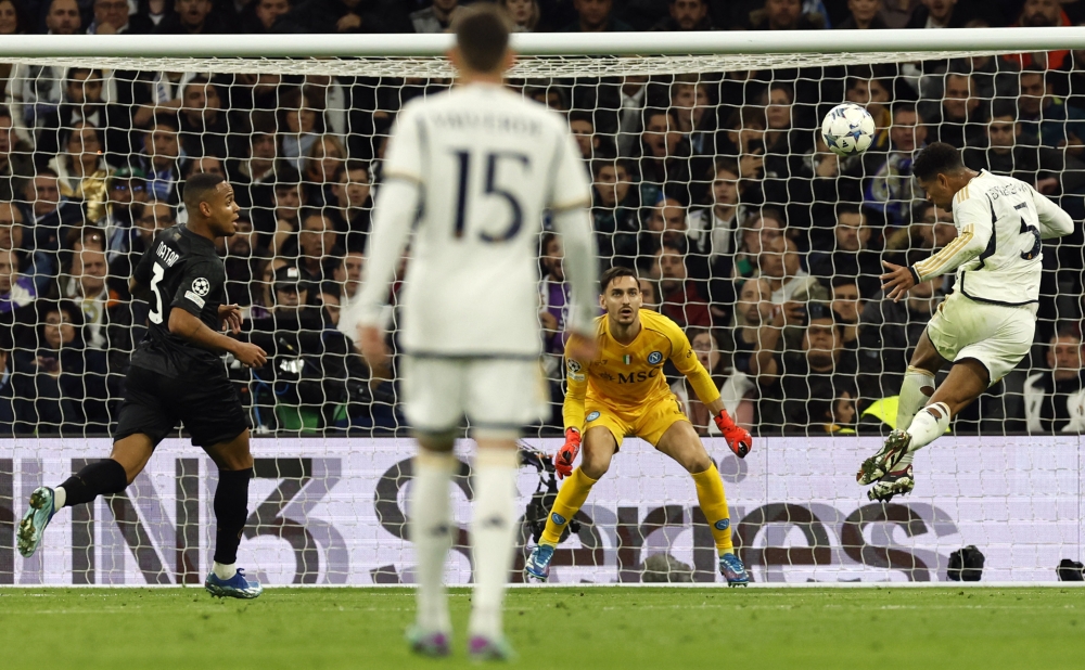 Real Madrid's English midfielder #5 Jude Bellingham scores his team's second goal during the UEFA Champions League first round group C football match between Real Madrid CF and SSC Naples at the Santiago Bernabeu stadium in Madrid on November 29, 2023. (Photo by Oscar Del Pozo / AFP)