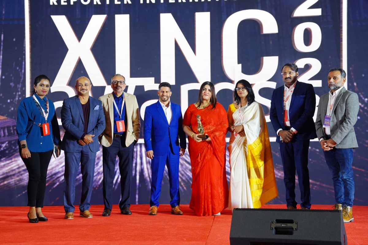 Banazir Manoj (CEO & Founder - NVBS) & Manoj Sahibjan (Founder & Chief Coach - NVBS) receiving the award.
