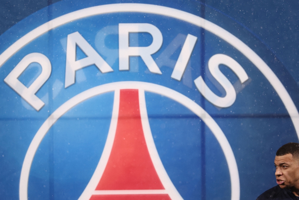 Paris Saint-Germain's French forward #07 Kylian Mbappe reacts before the French Champions' Trophy (Trophee des Champions) football match between Paris Saint-Germain (PSG) and Toulouse FC at the Parc des Princes stadium in Paris on January 3, 2024. (Photo by Franck Fife / AFP)