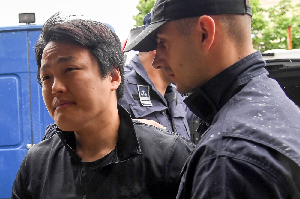 File photo: South Korean cryptocurrency entrepreneur, co-founder of Terraform Labs (Terra Luna), Do Kwon (L), is taken to court in Podgorica on May 11, 2023, following his arrest on March 24 at the Montenegrin capital's international airport. (Photo by SAVO PRELEVIC / AFP)


