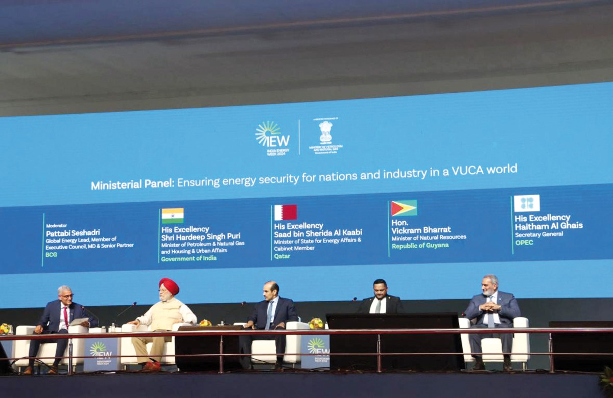 Minister of State for Energy Affairs, President and CEO of QatarEnergy, H E Saad Sherida Al Kaabi and H E Hardeep Singh Puri, Minister of Petroleum & Natural Gas, and Housing & Urban Affairs in the Republic of India with other officials during the India Energy Week 2024 conference.