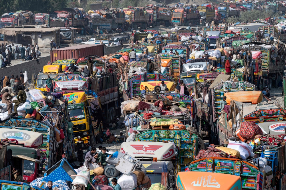Afghan refugees arrive in trucks from Pakistan at the Afghanistan-Pakistan Torkham border in Nangarhar province on October 30, 2023. (Photo by Wakil Kohsar / AFP)

