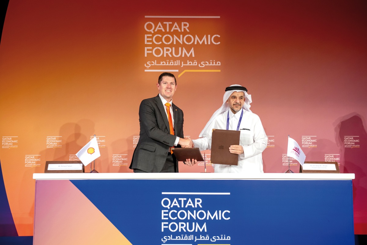 Dr. Omar Mohammad Al Ansari, Qatar University President and Richard Tallant, Executive Vice President and Managing Director, Qatar Shell during the signing ceremony.