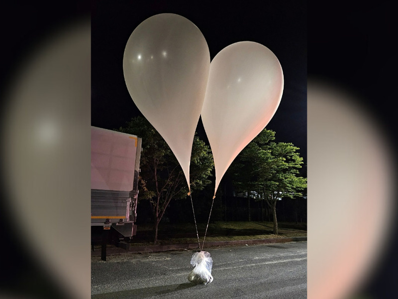 This handout photo taken by the South Korean Defence Ministry between the night of May 28 and 29, 2024 and released on May 29 shows unidentified objects believed to be North Korean propaganda material attached to balloons on a street in Chungnam Province. (Photo by Handout / South Korean Defence Ministry / AFP) 