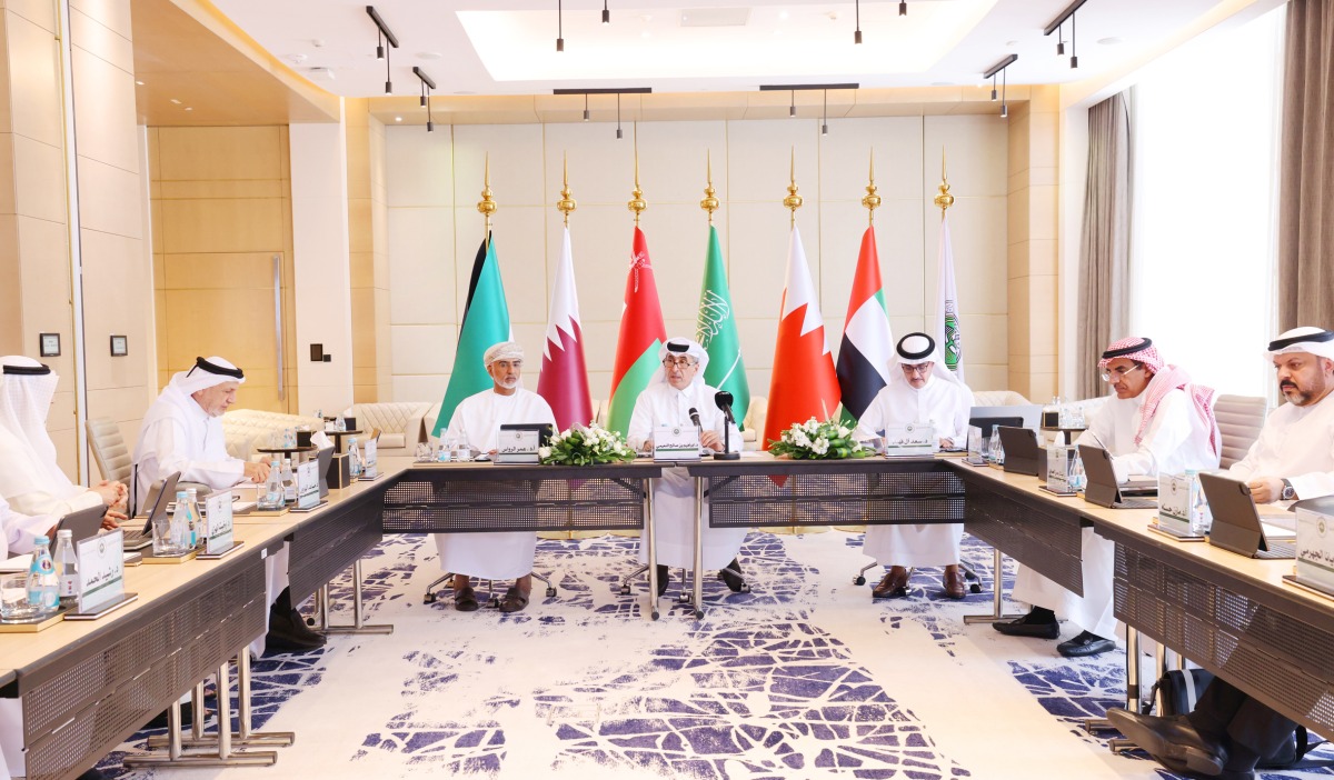 Undersecretary of the Ministry of Education and Higher Education Dr. Ibrahim bin Saleh Al Nuaimi (centre) addressing the meeting. 