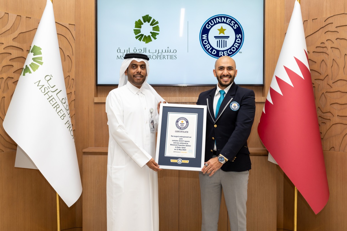 Msheireb Properties CEO Eng. Ali Al Kuwari (left) receiving the certificate of Guinness World Records title.