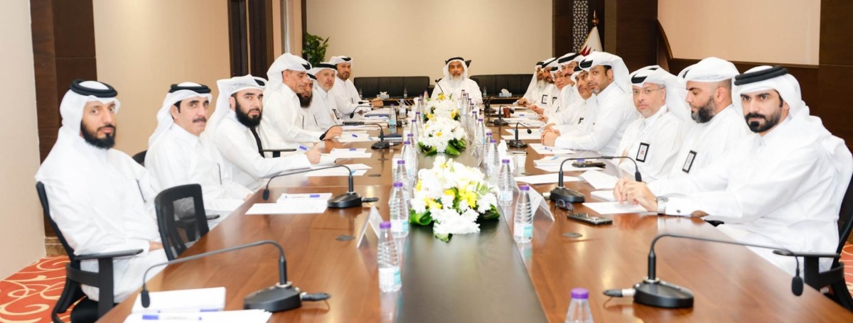 Minister of Awqaf and Islamic Affairs and Head of the Qatari Hajj Mission H E Ghanem bin Shaheen Al Ghanim in a meeting with officials of the mission and heads of the supporting service and technical units.