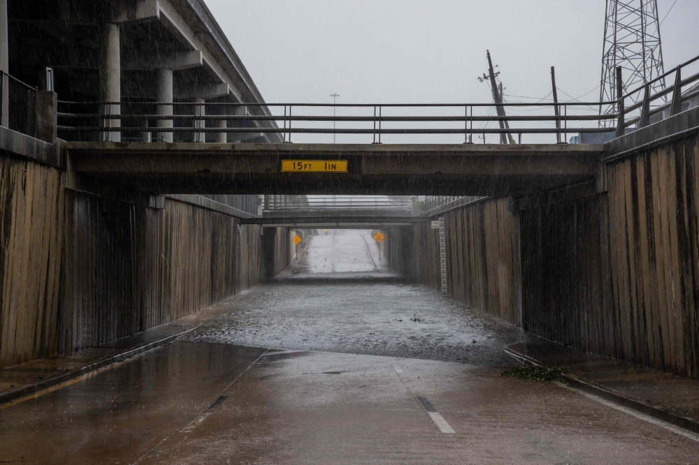 Rainwater floods an underpass during Hurricane Beryl on July 08, 2024 in Houston, Texas. (Photo by Brandon Bell / GETTY IMAGES NORTH AMERICA / Getty Images via AFP)
