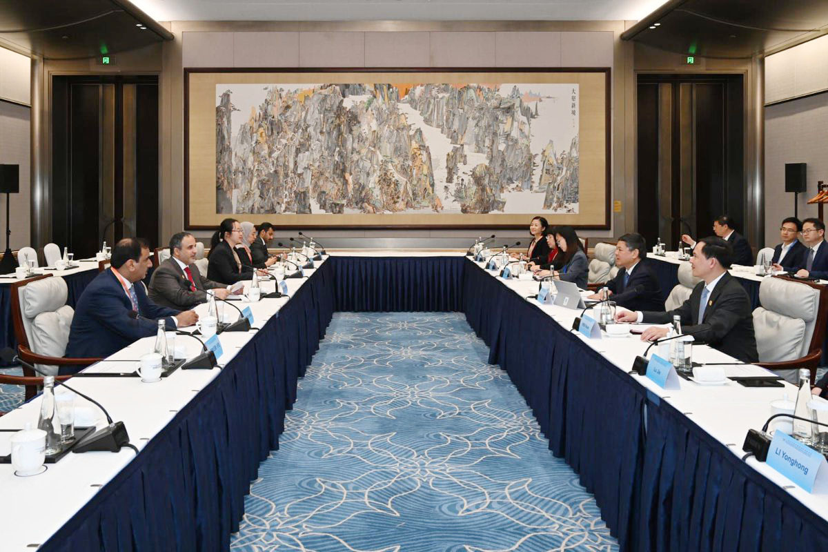 Minister of Environment and Climate Change H E Dr. Abdullah bin Abdulaziz bin Turki Al Subaie meeting Minister of Ecology and Environment of China H E Huang Runqiu on the sidelines of the forum.
