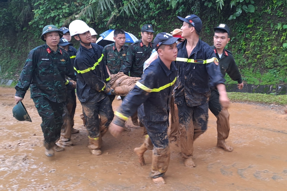 This picture taken and released by the Vietnam News Agency (VNA) on July 13, 2024 shows rescuers carrying out a casualty. (Photo by Vietnam News Agency / AFP)