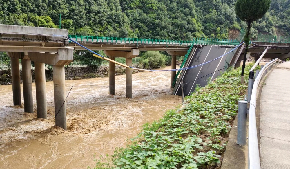 This photo taken on July 20, 2024 shows the site of a bridge collapse in Zhashui County in Shangluo City, northwest China's Shaanxi Province. (Xinhua)