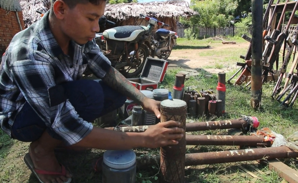 This screengrab from AFPTV video footage taken on October 15, 2022 shows members of the People Revolution Army (PRA) preparing homemade weapons in Pale township. (Photo by AFPTV / AFP)