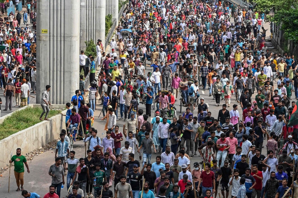 Anti-government protestors march towards Bangladesh prime minister's residence in Dhaka on August 5, 2024. Photo by Munir UZ ZAMAN / AFP