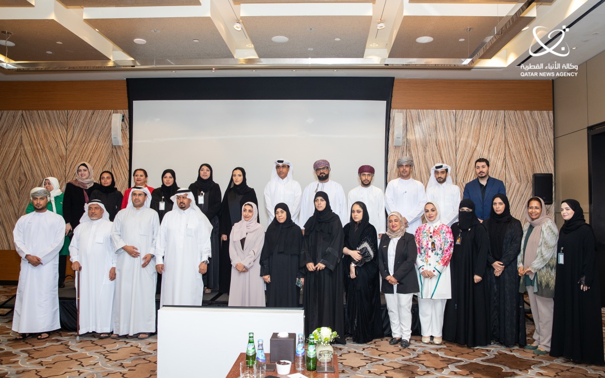 Participants of the forum pose for a group photo. 