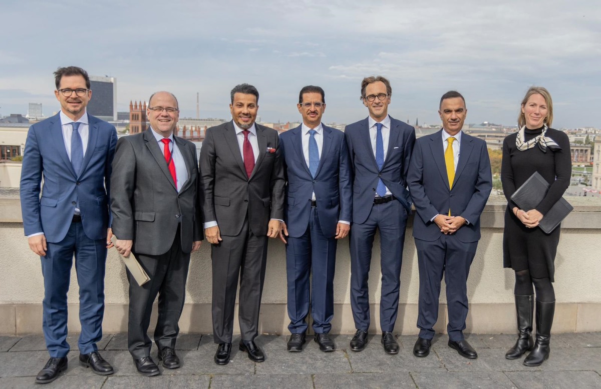 Qatari and German diplomats and officials during the meeting.
