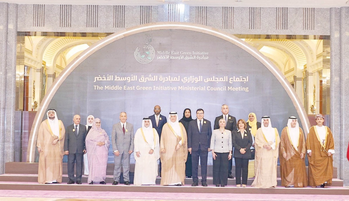 Minister of Environment and Climate Change H E Dr. Abdullah bin Abdulaziz bin Turki Al Subaie (fifth left front row) with other delegates at the Ministerial Council meeting of Green Middle East Initiative, in Jeddah, Saudi Arabia.
