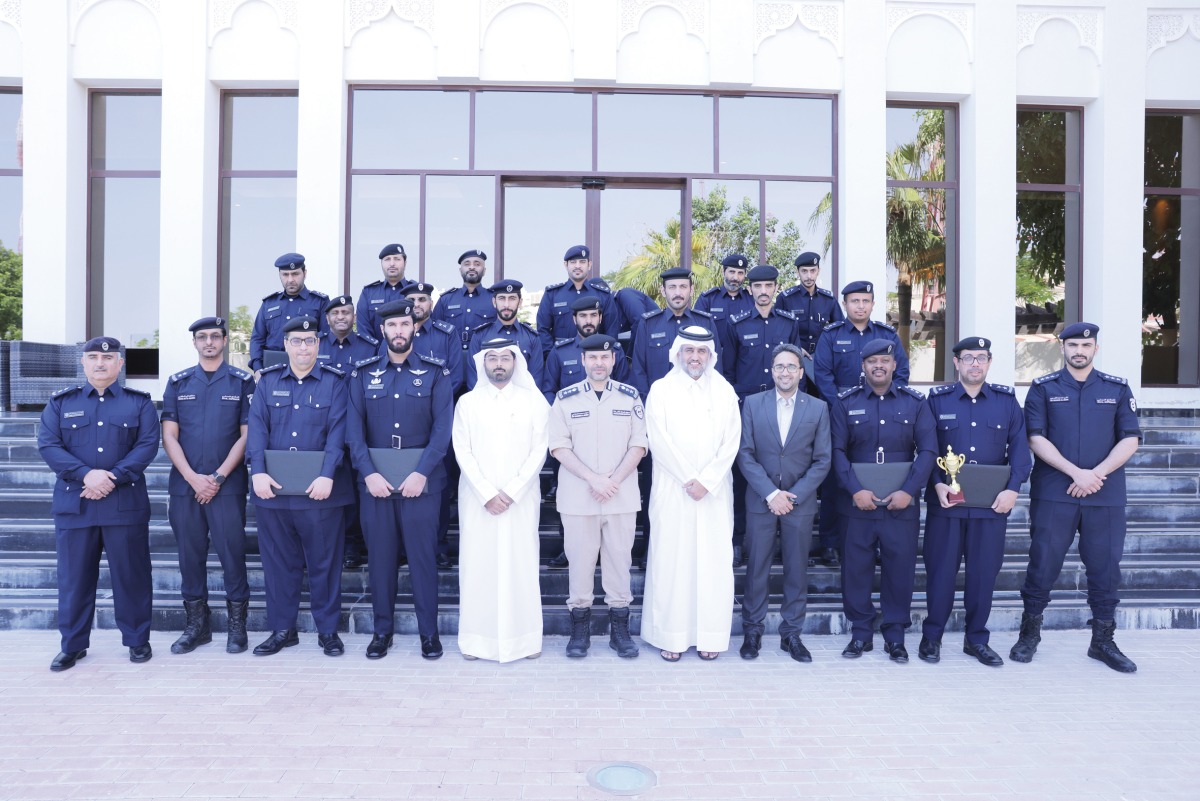 Officials with immigration officers at the conclusion of a training programme. 