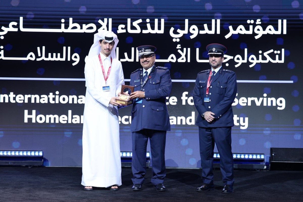 Milipol Qatar Committee Chairman Major General Nasser bin Fahad Al Thani honouring Director of Cyber Security Strategies and Policies at NCSA Abdulrahman Al Shafi at the event. 