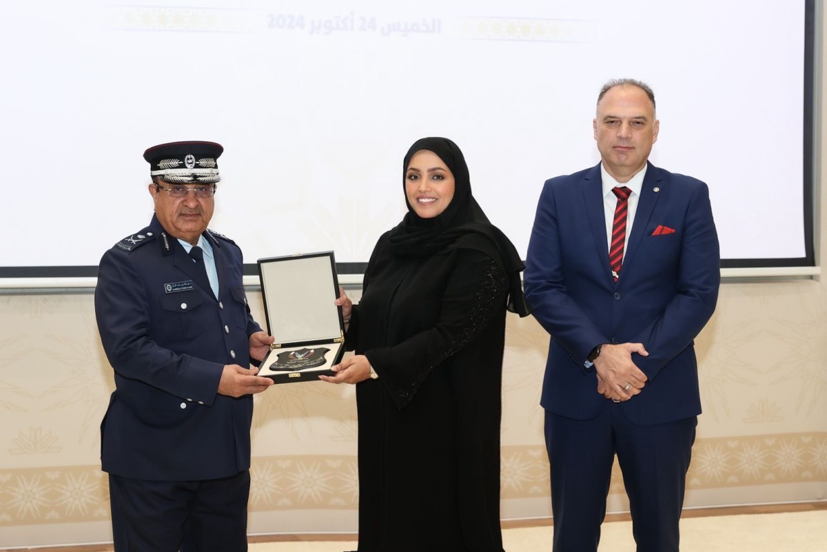 Legal Advisor to Minister of Interior and General Supervisor of the Police Academy Major General Dr. Abdullah Yousef Al Mal (left) honouring CEO of the Hour and Hour Programme Tamani Al Yafei (centre) at the event.