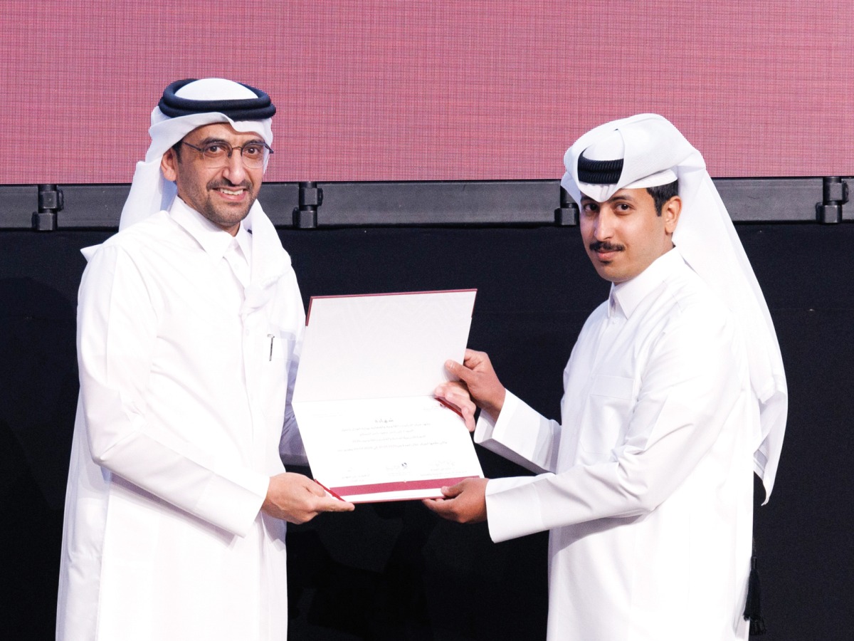 Minister of Justice and Minister of State for Cabinet Affairs H E Ibrahim bin Ali Al Mohannadi presents certificate to a graduate.