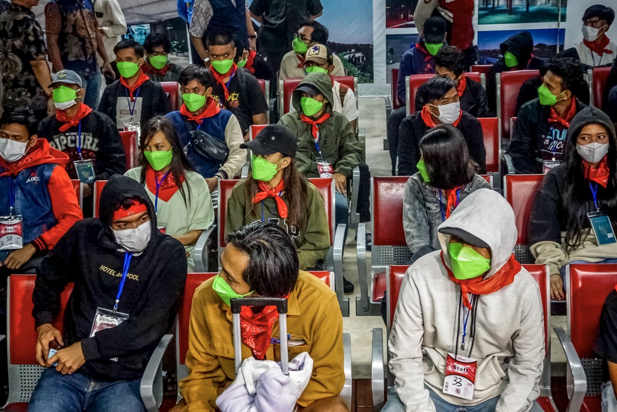 Indonesian nationals, who were victims of human trafficking in Myanmar, arrive at Soekarno–Hatta International Airport in Tangerang, Banten province, on February 28, 2025, after being flown from Thailand, following their handover by the Myanmar government to Thailand. Myanmar handed over 84 Indonesians to Thailand on February 27, officials said, the latest group of alleged scam centre workers set to be repatriated from the region. (Photo by DENNYS / AFP)