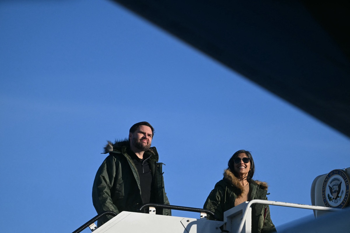 US Vice President JD Vance and Second Lady Usha Vance board Air Force Two after touring the US military's Pituffik Space Base in Greenland on March 28, 2025. (Photo by Jim WATSON / POOL / AFP)
