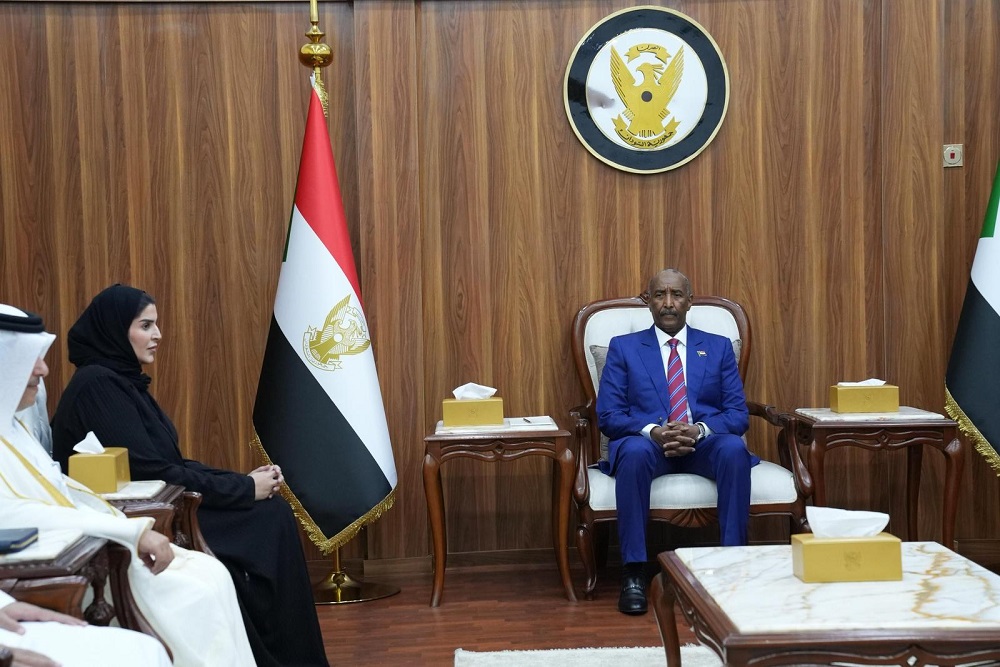 Chairman of the Transitional Sovereignty Council of the Republic of Sudan H E Lieutenant General Abdel Fattah Al Burhan and Minister of State for International Cooperation H E Maryam bint Ali bin Nasser Al Misnad during the meeting.