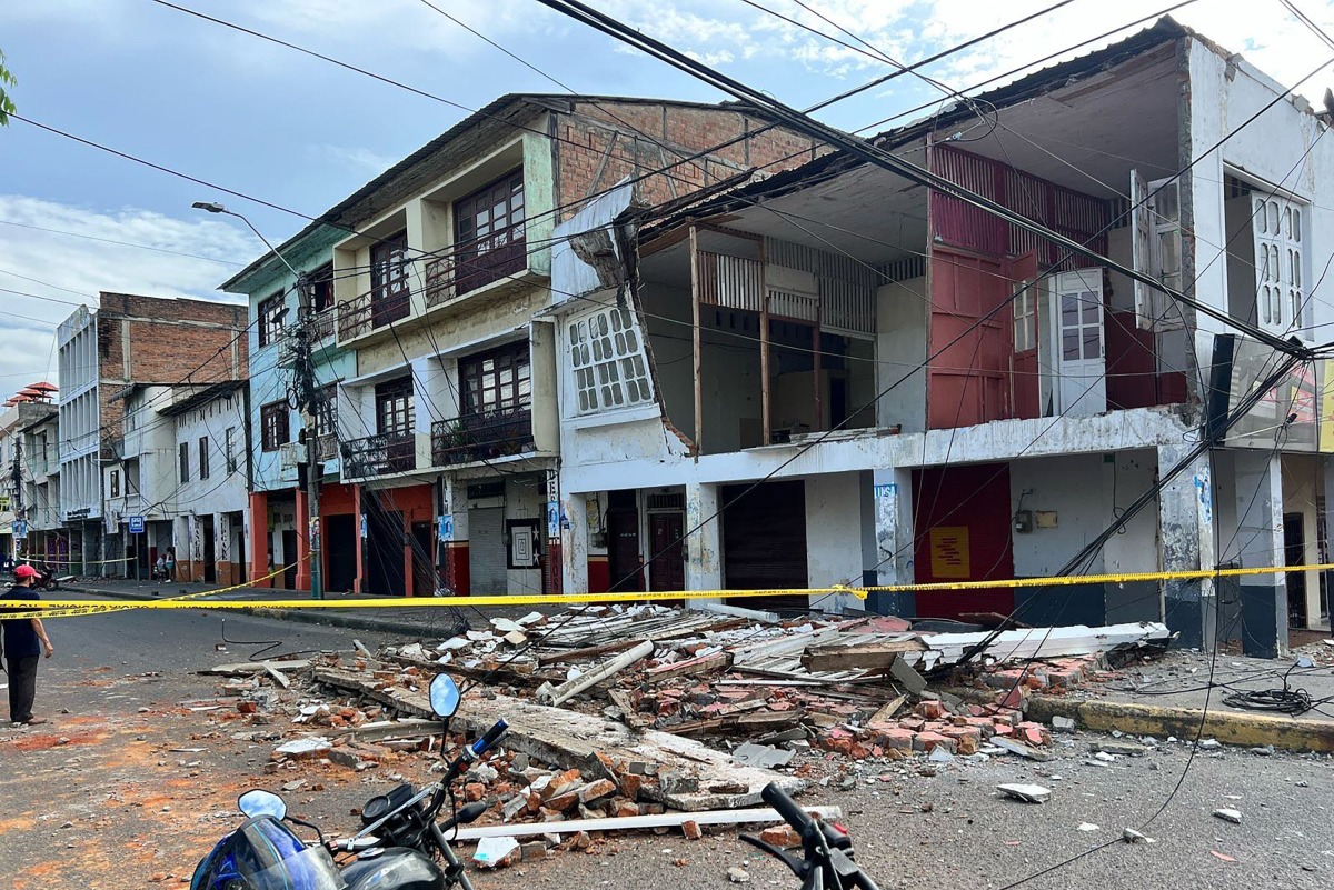 A damaged house is pictured after the earthquake that struck the city of Esmeraldas, Ecuador on April 25, 2025. Photo by Antony QUINTERO / AFP