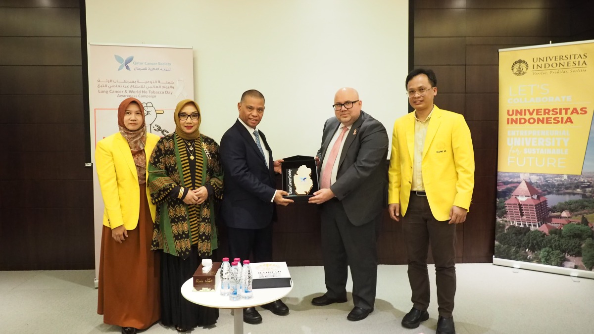 Ambassador of Indonesia H E Ridwan Hassan (third left) during the event. 