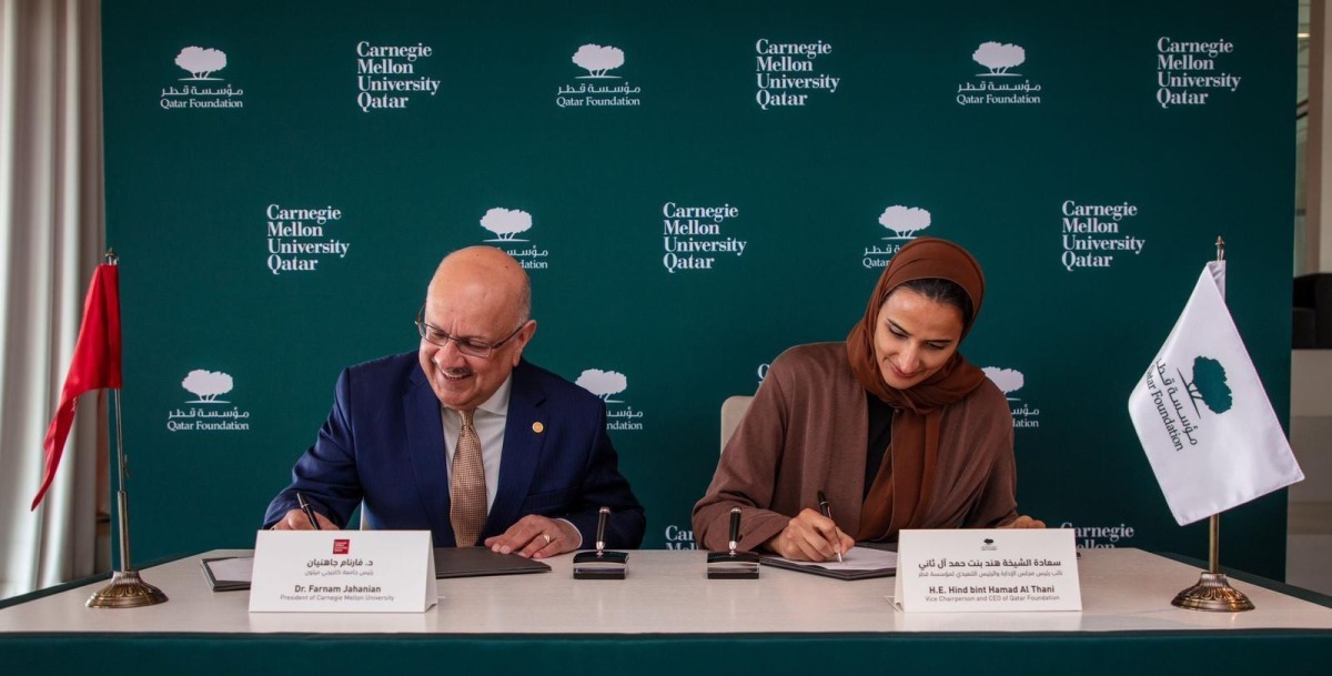 Vice Chairperson and CEO of Qatar Foundation H E Sheikha Hind bint Hamad Al Thani and President of Carnegie Mellon University Farnam Jahanian signing the extension agreement. 