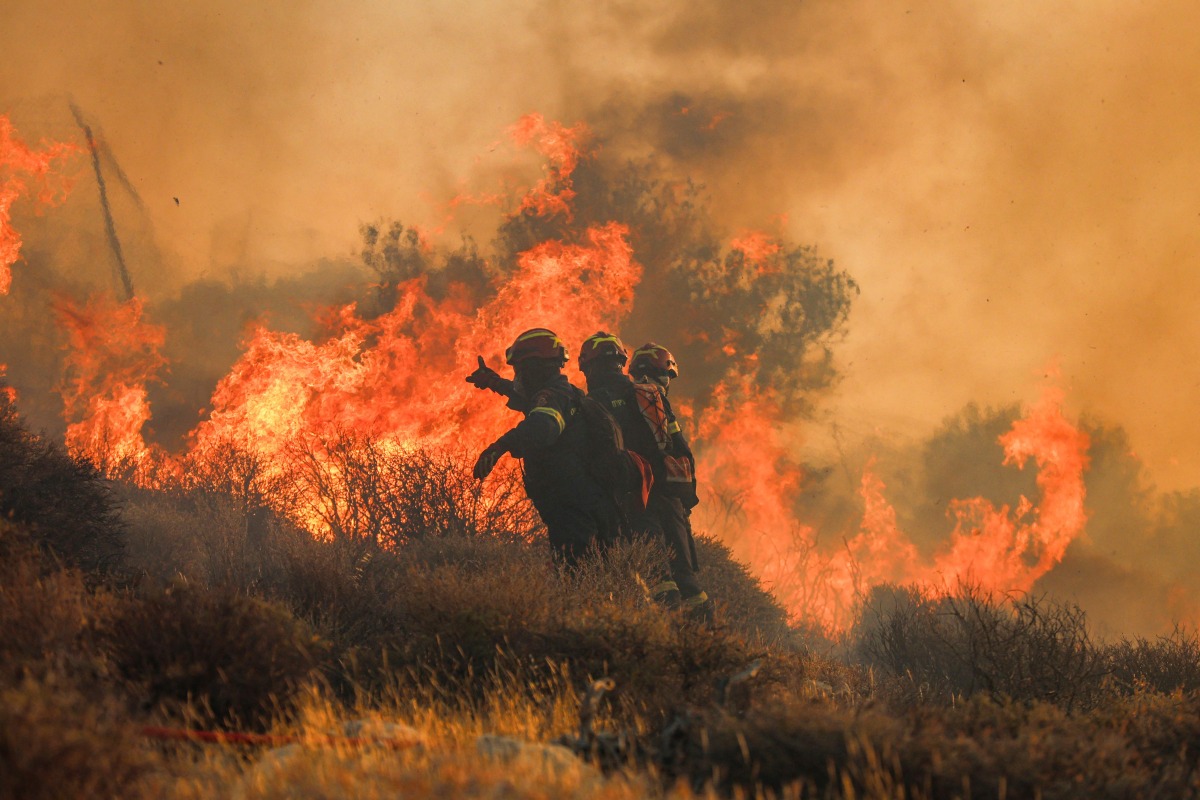 File photo: Firemen battle with a wildfire that broke out in Ierapetra at the southern Greek island of Crete, on July 3, 2025. Photo by Costas Metaxakis / AFP