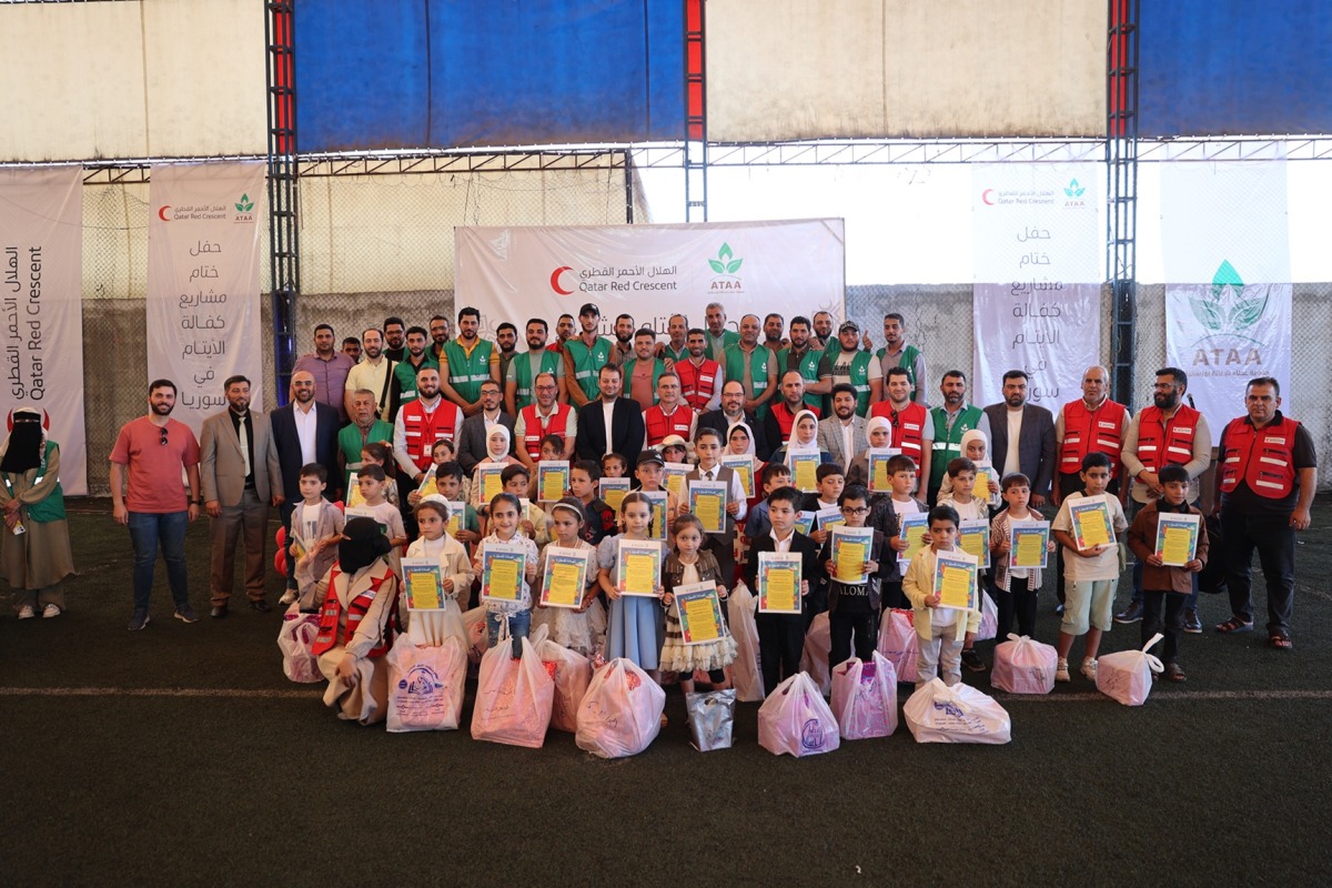 QRCS officials with beneficiaries.