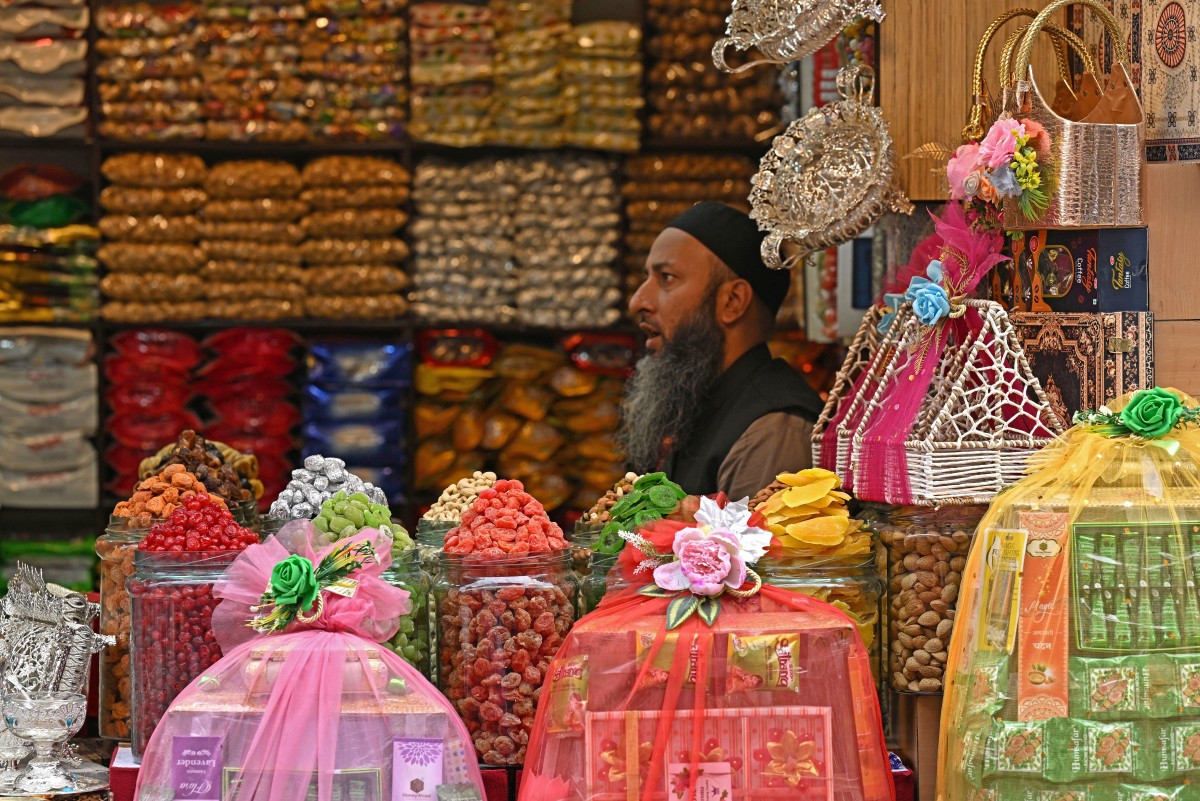 Photo used for representational purposes. A shopkeeper sells dry fruits in Srinagar on August 7, 2025. Indian exporters warned that the cost of additional US tariffs risked making businesses 