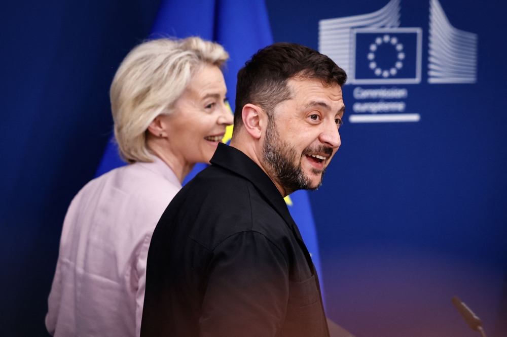 Ukraine's President Volodymyr Zelensky and European Commission President Ursula Von der Leyen leave at the end of a joint press conference in Brussels, on August 17, 2025. (Photo by Simon Wohlfahrt / AFP)
