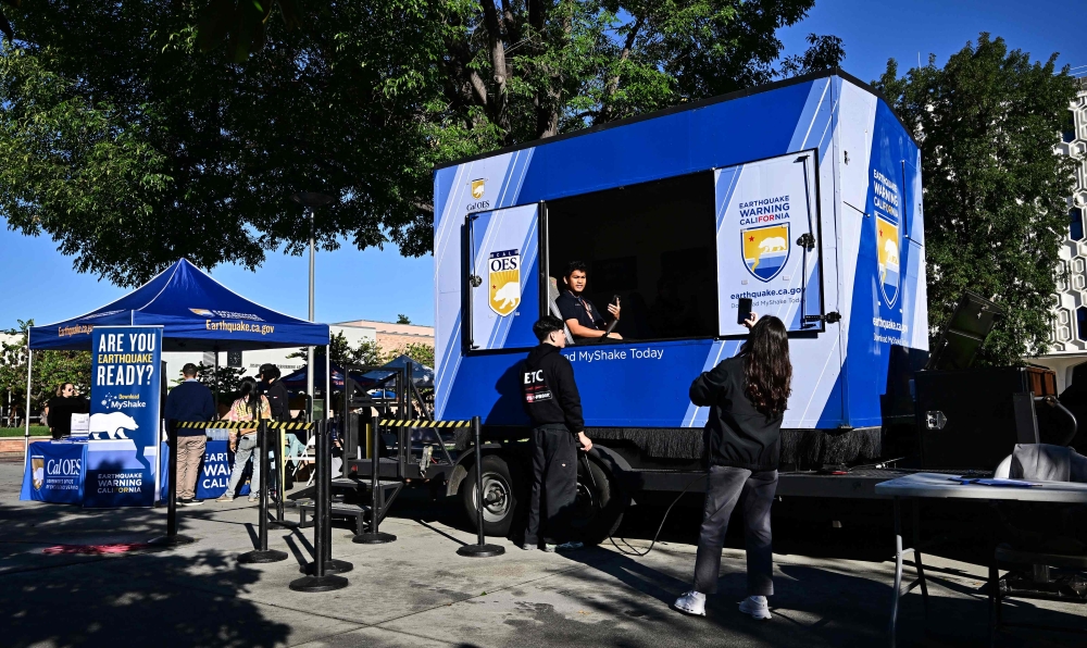 A man experiences a 7.0 earthquake in the Earthquake Simulator, in Fullerton, California on October 15, 2025. (Photo by Frederic J. Brown / AFP)